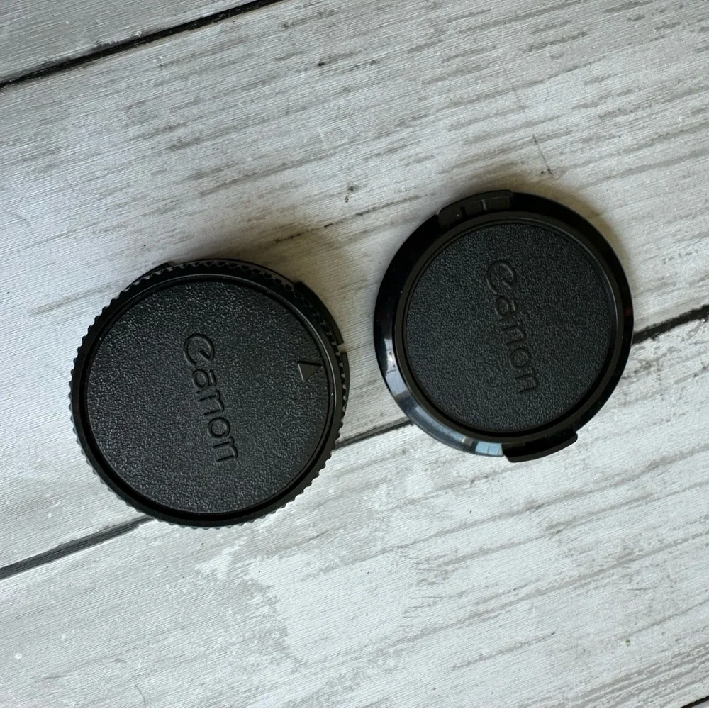 VINTAGE PREOWNED CANON LENS FD 200 MM 1:4 BLACK LENS WITH CAP AND CASE